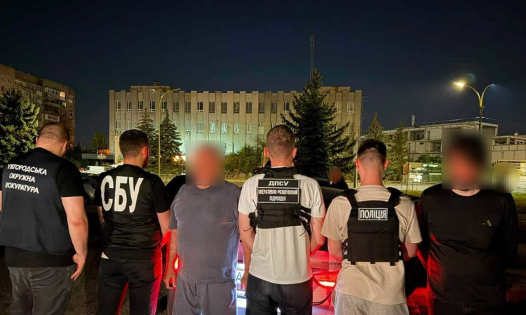 Затримані організатори схеми незаконного виїзду - фото ДПСУ