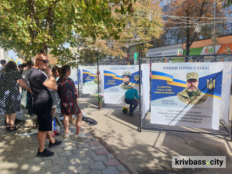 Вічна пам'ять про загиблих Воїнів: у Кривому Розі встановили сім нових  «Кубів Пам’яті»