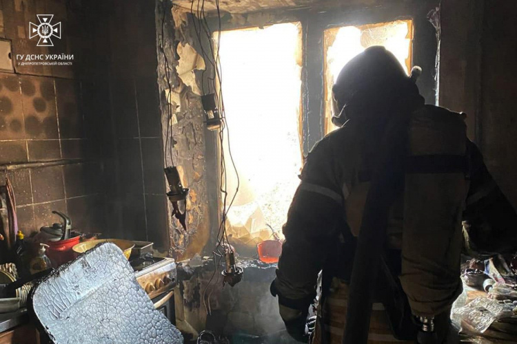 У Кривому Розі рятувальники загасили пожежу в квартирі