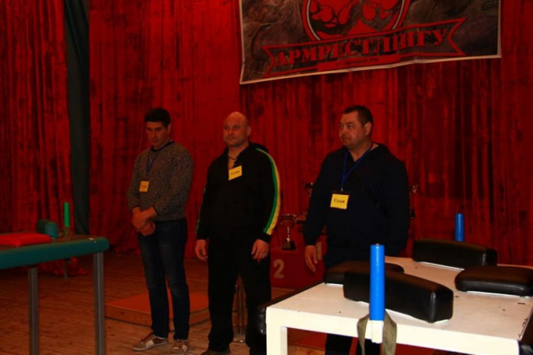 В 17-й ОМТБр Кривого Рога стартовали всеукраинские соревнования по армспорту среди бойцов ВСУ (фото)