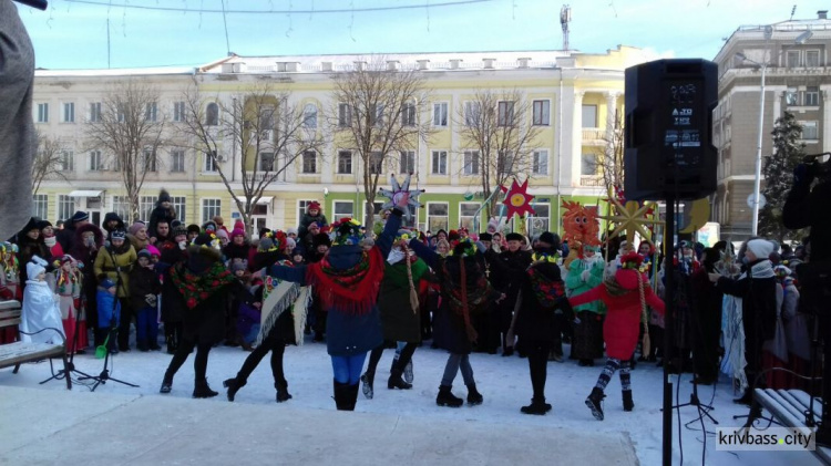 Весело и ярко: по центральной улице Кривого Рога прошёл городской вертеп "Рождественская звезда" (фото)