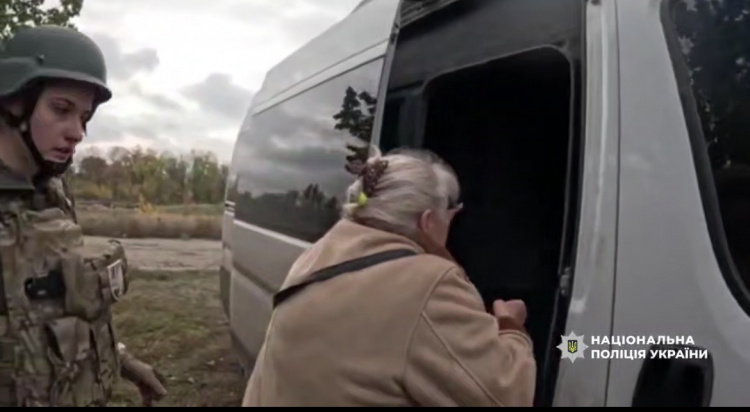 Над Новоолександрівкою кружляють FPV-дрони: група «Білі янголи» евакуюють цивільних 