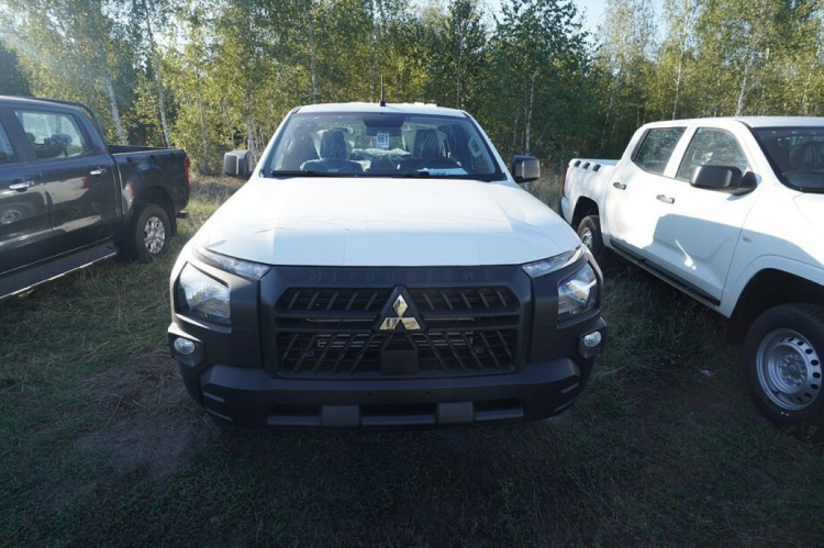 «Сталевий фронт» передав 157-й ОМБр нову партію транспорту вартістю понад 9 млн грн