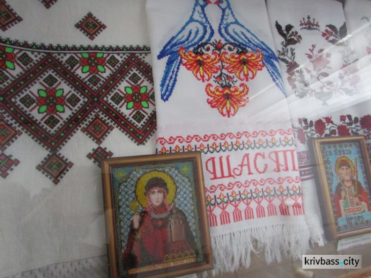 В Кривом Роге открылась выставка вышитых картин мастериц из разных регионов Украины (ФОТОРЕПОРТАЖ)