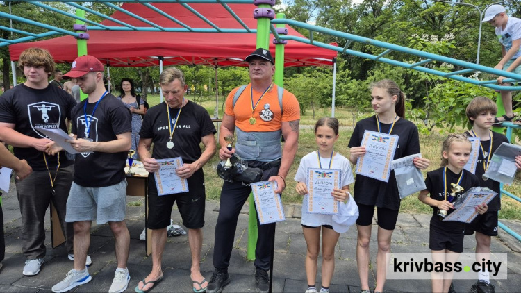 "Хочу бути прикладом!": ветеран війни і працівник Центрального ГЗК Олексій Кравець взяв участь у чемпіонаті зі street workout