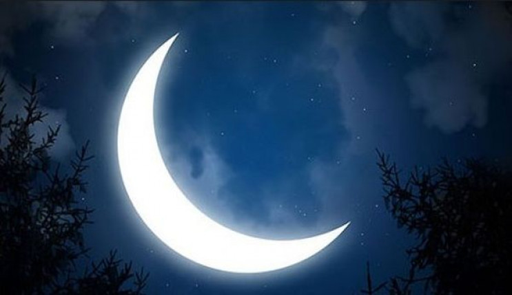 Новий Місяць 17 квітня, фото з відкритих джерел 
