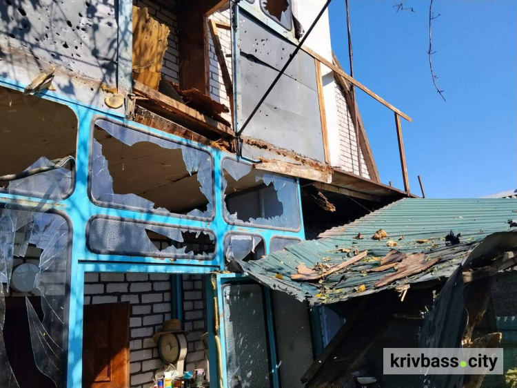 Горіли будинки та автівки: на Дніпропетровщині внаслідок російських атак постраждала дитина