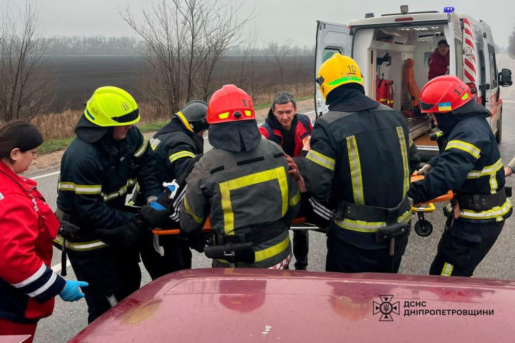 Аварія поблизу Лозуватки, фото ДСНС Дніпропетровщини