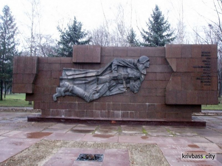 Братська могила радянських воїнів та комсомольців-підпільників. Фото із мережі Інтернет