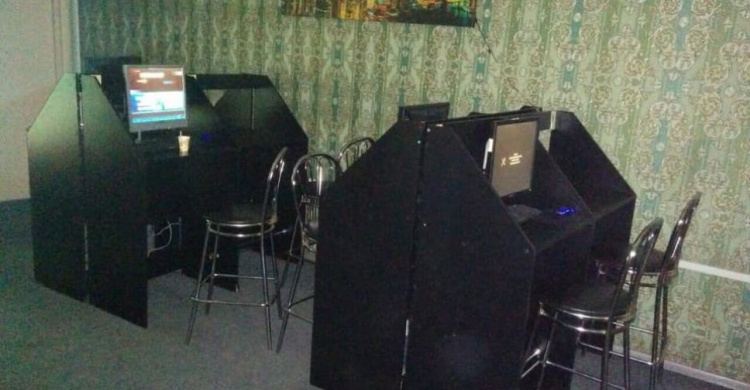 В Кривом Роге полиция "накрыла" зал игровых автоматов, замаскированный под интерактивный клуб