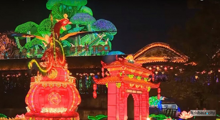 В Китае к новому году зажгли гигантские фонари (ФОТО+ВИДЕО)