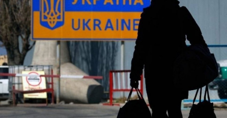 За кордоном роботодавець може змусити працювати українця як раба, – експерт