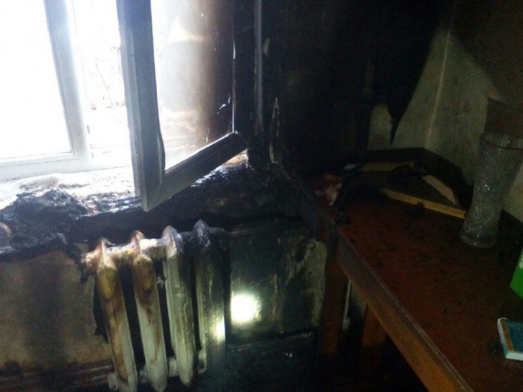 Пожарные спасли женщину из горящей квартиры в одном из районов Кривого Рога