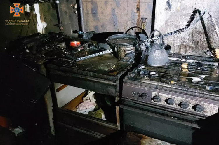 У Покровському районі сталася пожежа: подробиці від рятувальників