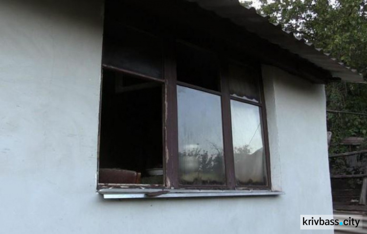 Пожар в Кривом Роге: мужчина погиб в собственной квартире во время возгорания (ФОТО)