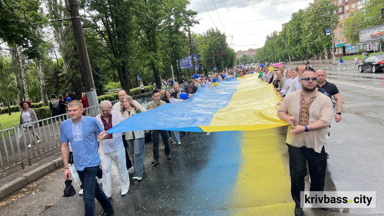 Вишиванка — то є код нації: у Кривому Розі пройшла святкова хода
