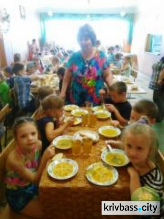 В летних лагерях Кривого Рога проверили выделение бесплатного питания детям (ФОТО)