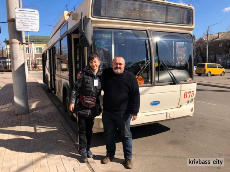 В Кривом Роге наградили два экипажа троллейбусов после благодарности от пассажиров