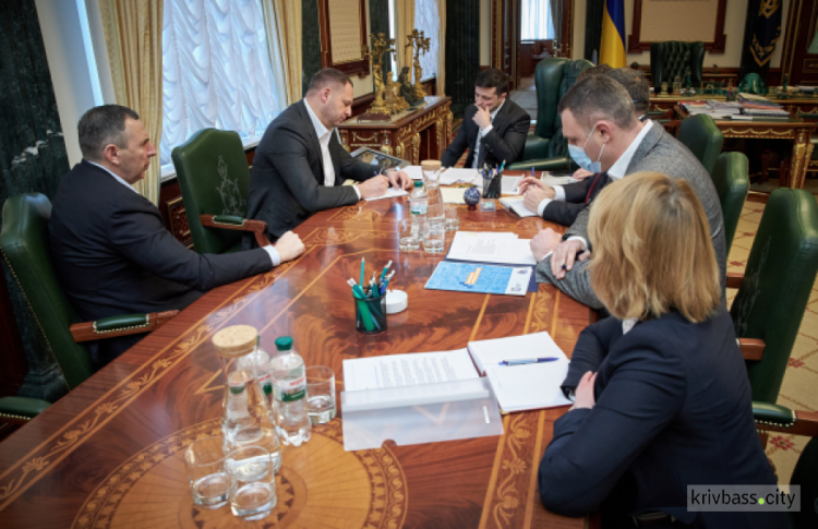 Селекторна нарада на чолі з Президентом України. Фото із офіційного сайту ОПУ