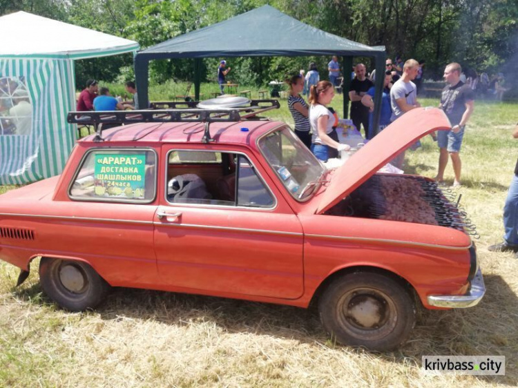 Шашлык по-криворожски: местный житель оборудовал мангал в автомобиле