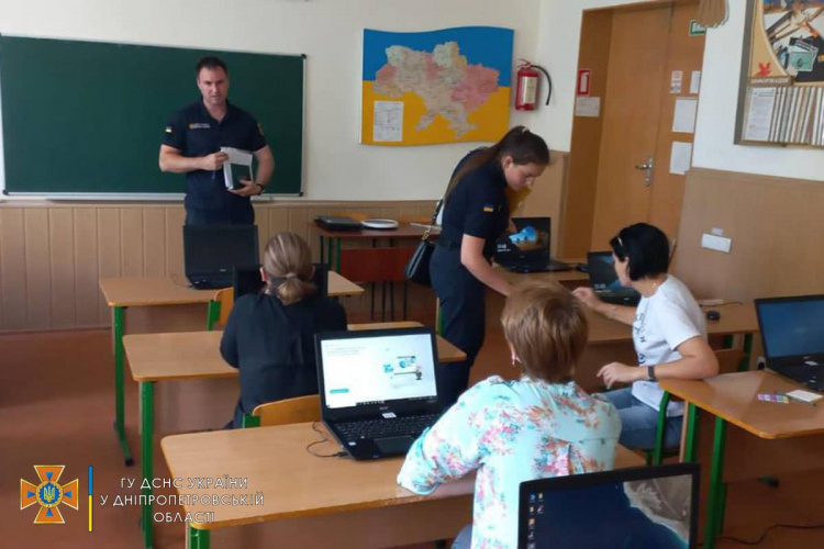 На Дніпропетровщині рятувальники посилили заходи безпеки для учасників мультипредметного тестування