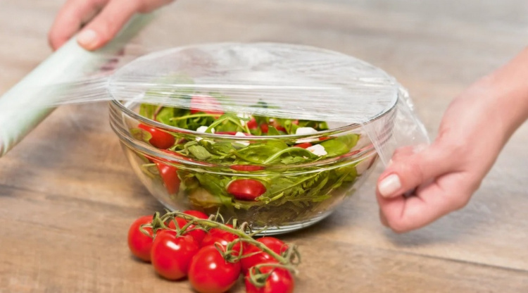 Харчова плівка: коли вона шкодить більше, ніж допомагає - фото з відкритих джерел