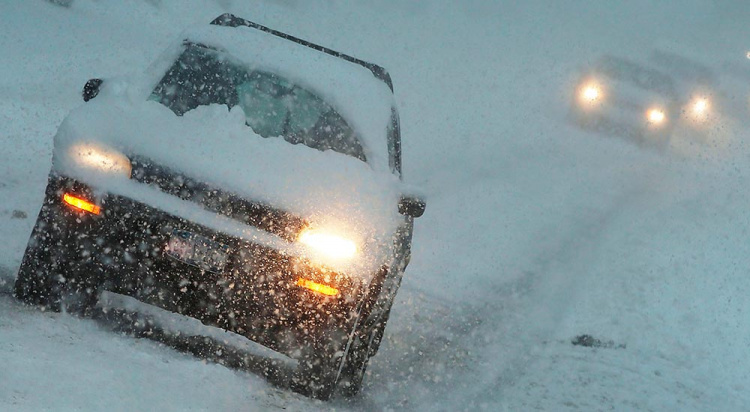 Чим загрожує поїздка на машині з неприбраним снігом - фото з відкритих джерел