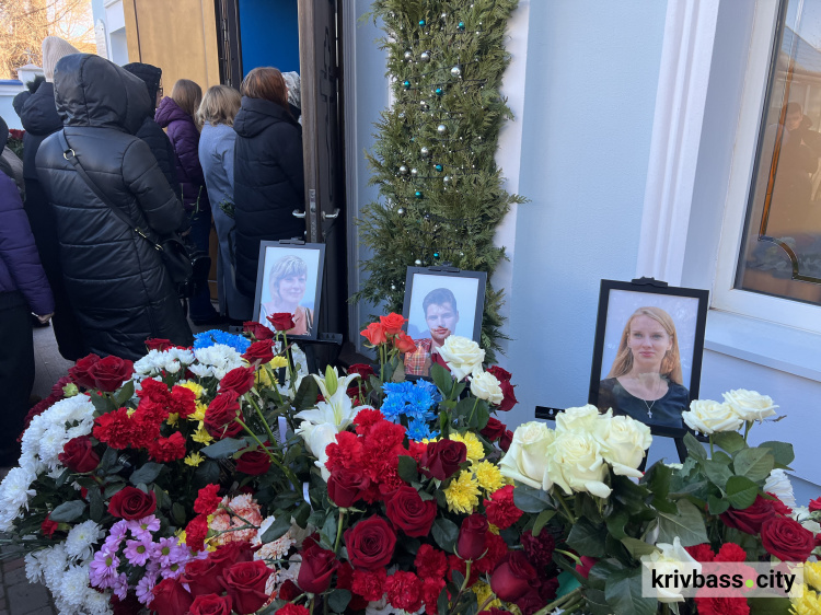 Рідні по життю - рідні на небесах: у Кривому Розі попрощалися з загиблими внаслідок ракетного обстрілу 17 січня