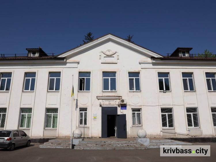 Криворізька гімназія, фото управління преси криворізького міськвиконкому