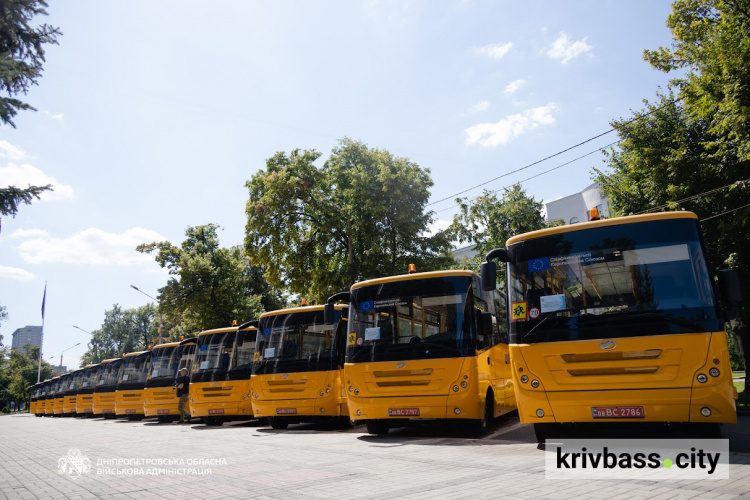 Освіта для всіх: громади Криворіжжя отримали інклюзивні шкільні автобуси напередодні навчального року
