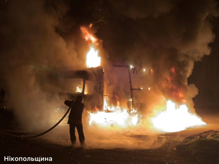 Десятки ударів за ніч: Дніпропетровщина опинилася під атакою дронів і артилерії