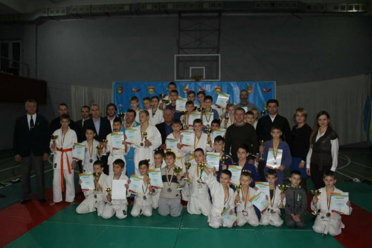 Сразу десять команд участвовали в Открытом Кубке Ингульца, который проходил в Кривом Роге (фото)