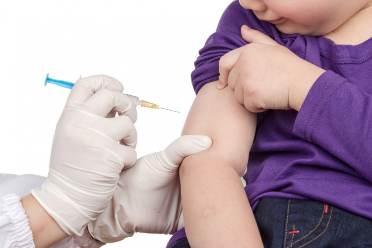 Яка процедура вакцинації дітей проти кору на Дніпропетровщині: роз’яснення від ОВА