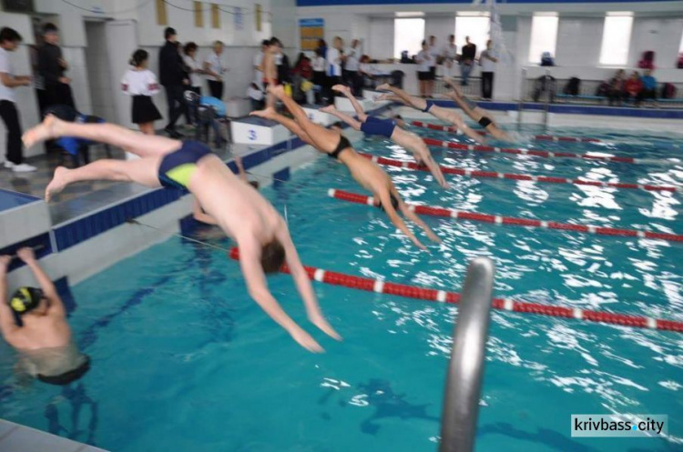 Чемпионат города по плаванию стартовал в Кривом Роге (ФОТО)