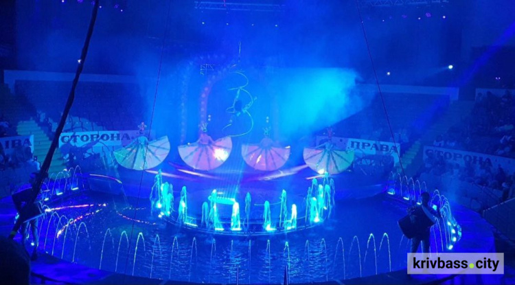 WATERLAND "Острів фантазій": у Кривому Розі стартувало циркове шоу на воді (відео)