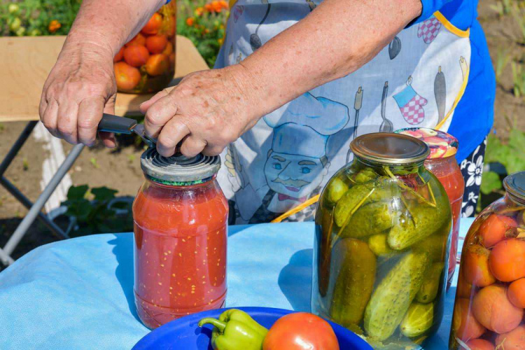 Секрети герметичності: правильні кришки для консервації - фото з відкритих джерел