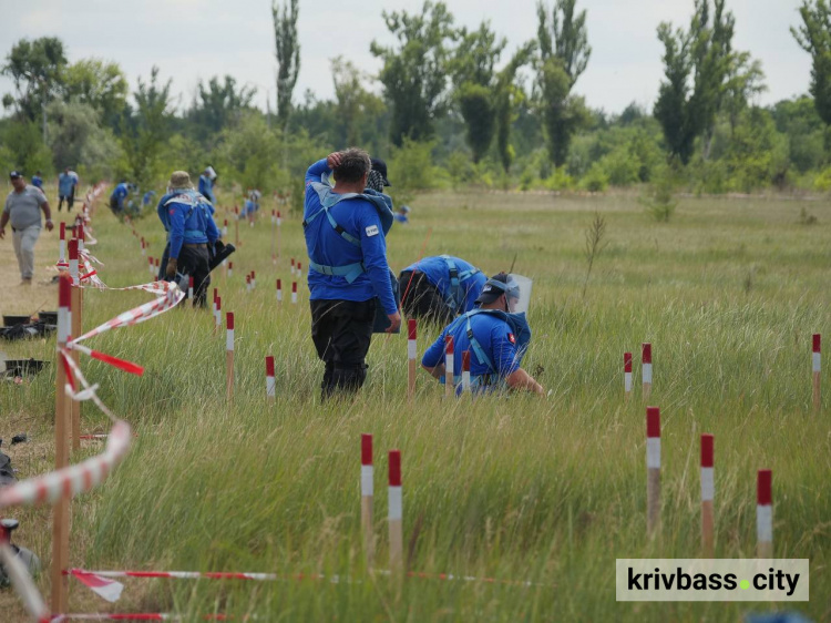 Щоб земля була безпечною: у Кривому Розі триває підготовка фахівців з гуманітарного розмінування