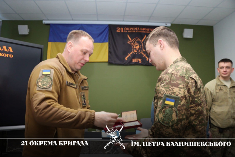 Ті, хто тримав Маріуполь: у Кривому Розі нацгвардійців відзначили орденами «За мужність»