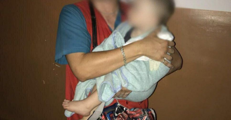 В Кривом  Роге женщина с полуторагодовалым ребенком на руках хотела совершить суицид