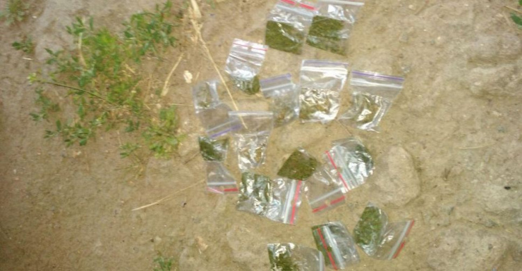 Полицейские в Кривом Роге поймали мужчину, который прятал марихуану (ФОТО)