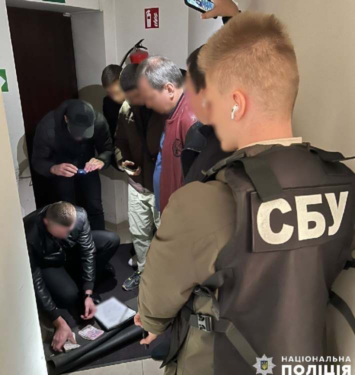 10 тисяч гривень за санітарний паспорт: на Дніпропетровщині затримали посадовця на хабарі