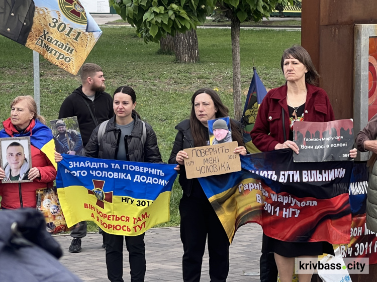 «Ми готові за ними на край світу»: у Кривому Розі відбулася масштабна акція-нагадування про полонених та безвісти зниклих
