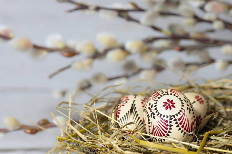 Календар квітня 2026: робочі дні, вихідні та святкові події - фото з відкритих джерел