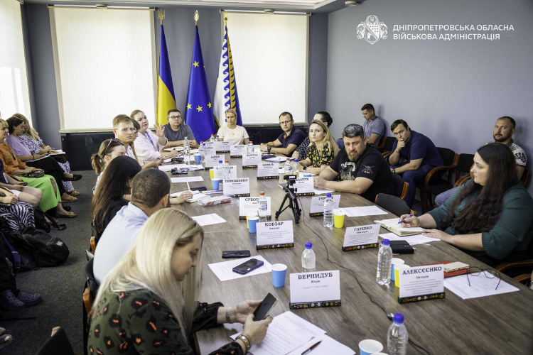 Гроші, дрова та вугілля: яку допомогу готують мешканцям Дніпропетровщини взимку