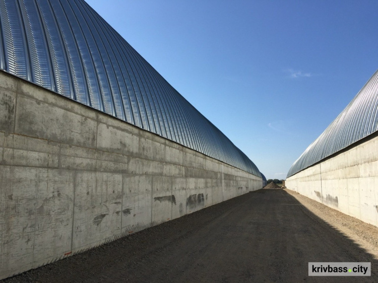 Безкаркасні ангари стають трендом: Метінвест-СМЦ допомагає аграріям будувати швидше