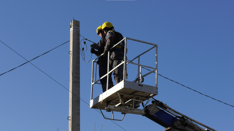Робочі будні перевантажують мережі: енергетики пояснили, чому після свят світла стало менше