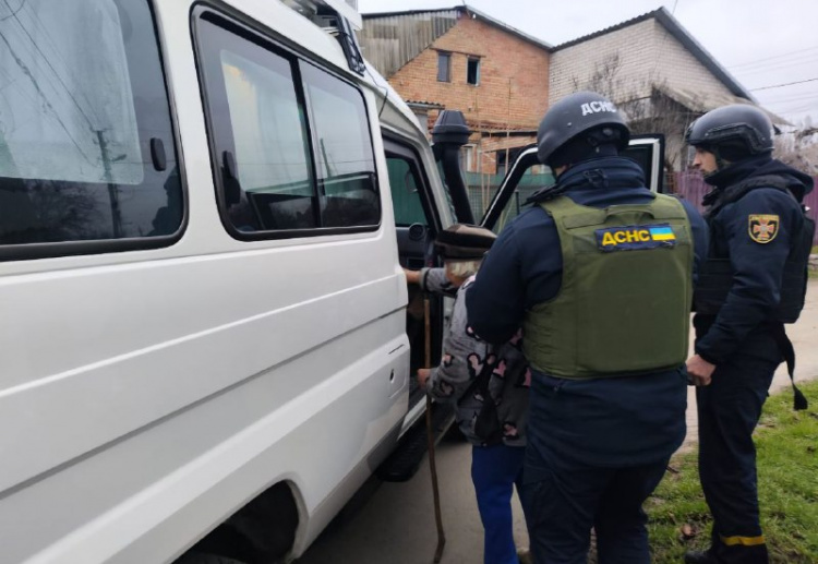 Допомога пораненим після російського обстрілу - фото пресслужба Дніпропетровської ОВА