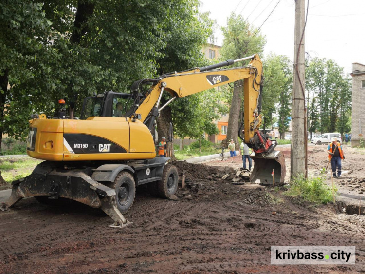 На півночі Кривого Рогу оновлюють тепломережі і виконують масштабний благоустрій житломасивів