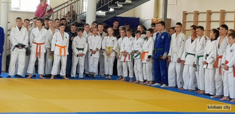 Юные криворожанки показали мастерство на соревнованиях по дзюдо в Днепре (ФОТО)
