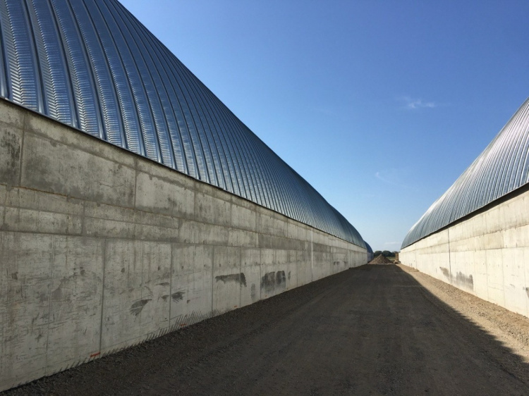 Безкаркасні ангари стають трендом: Метінвест-СМЦ допомагає аграріям будувати швидше